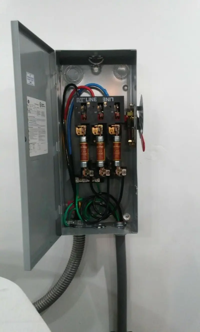 Three-phase disconnect switch installed for Electrical Wiring & Rewiring in Riva